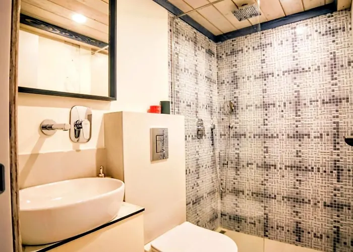 Апартаменты Old Port Riverside Lofts In Center